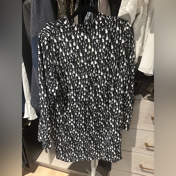 Diane Von furstenberg wrap dress. NEVER WORN with tags. Size small. - Picture 3 of 4